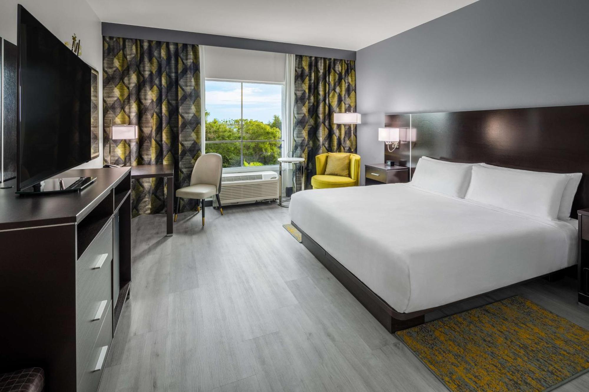 - Bradenton Airport, An Ihg