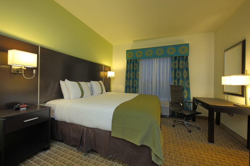 - Bradenton Airport, An Ihg